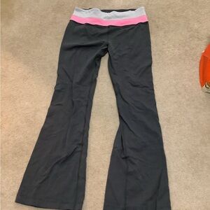 Lululemon Athletica Black Pants with Pink and Gray Waistband vintage groove pant